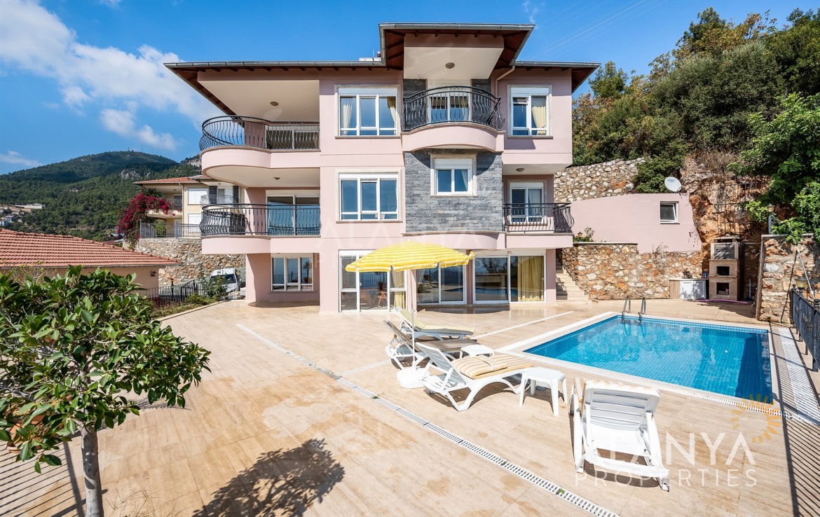 5+2 fully furnished luxury villa for sale in Alanya Bektas Alanya