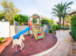 This fully furnished modern 2-bedroom apartment for sale in Oba Alanya is located just 400 meters from the beach, offering the perfect blend of comfort and convenience (24)